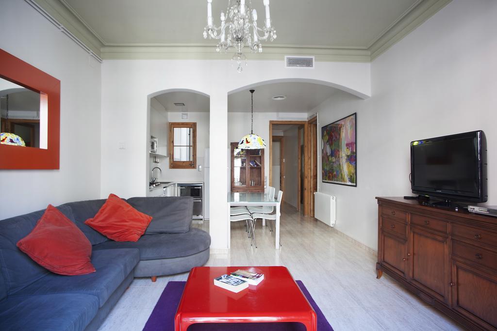 Aparteasy - Authentic Family Apartment Барселона Екстериор снимка