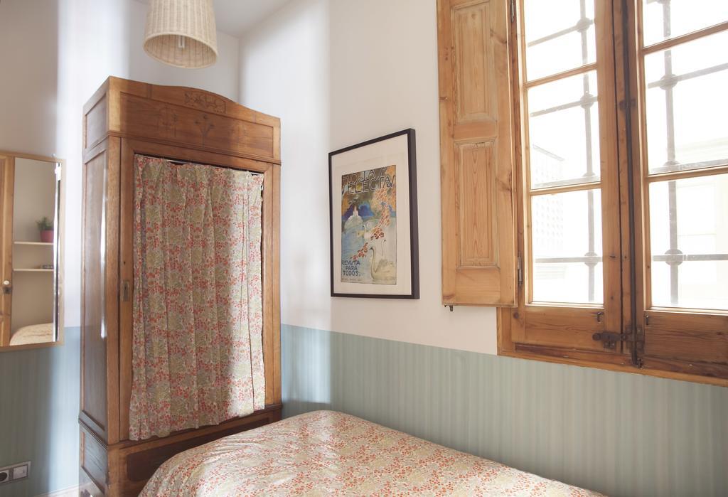Aparteasy - Authentic Family Apartment Барселона Екстериор снимка
