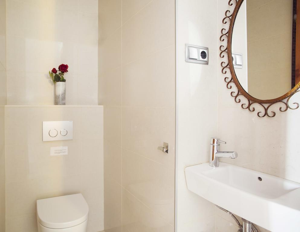 Aparteasy - Authentic Family Apartment Барселона Екстериор снимка