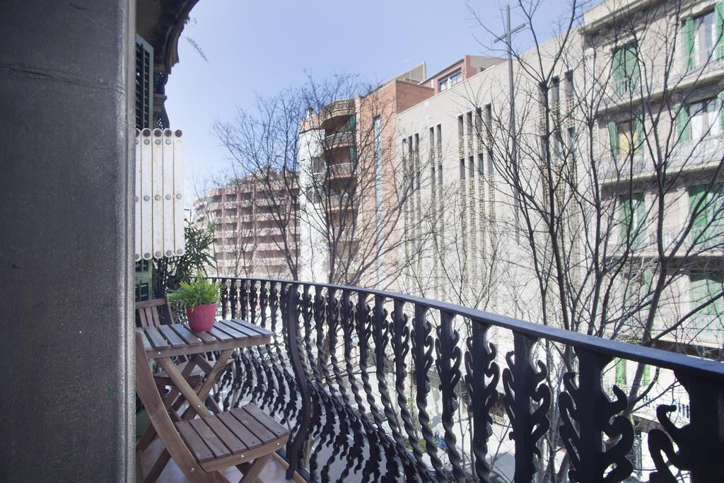 Aparteasy - Authentic Family Apartment Барселона Екстериор снимка