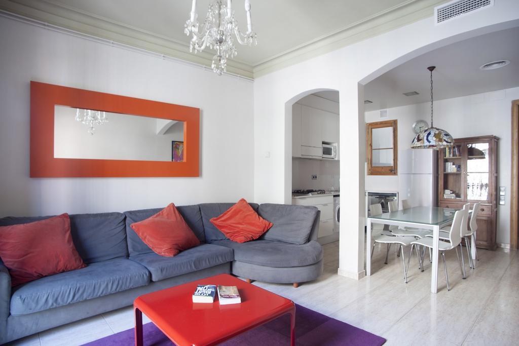 Aparteasy - Authentic Family Apartment Барселона Екстериор снимка