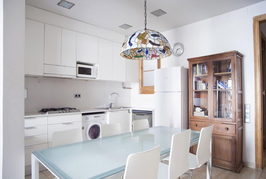 Aparteasy - Authentic Family Apartment Барселона Екстериор снимка