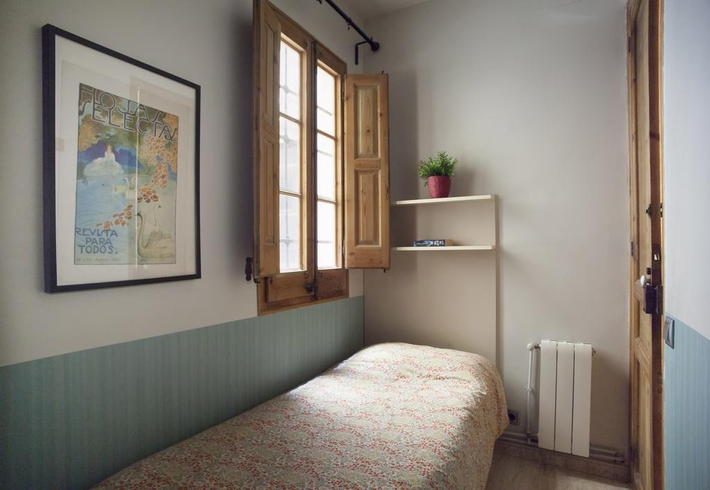Aparteasy - Authentic Family Apartment Барселона Екстериор снимка